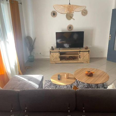 Appartement Proche Gare Tgv Nîmes Buitenkant foto