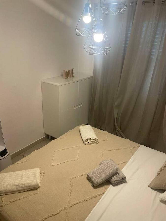 Appartement Proche Gare Tgv Nîmes Buitenkant foto