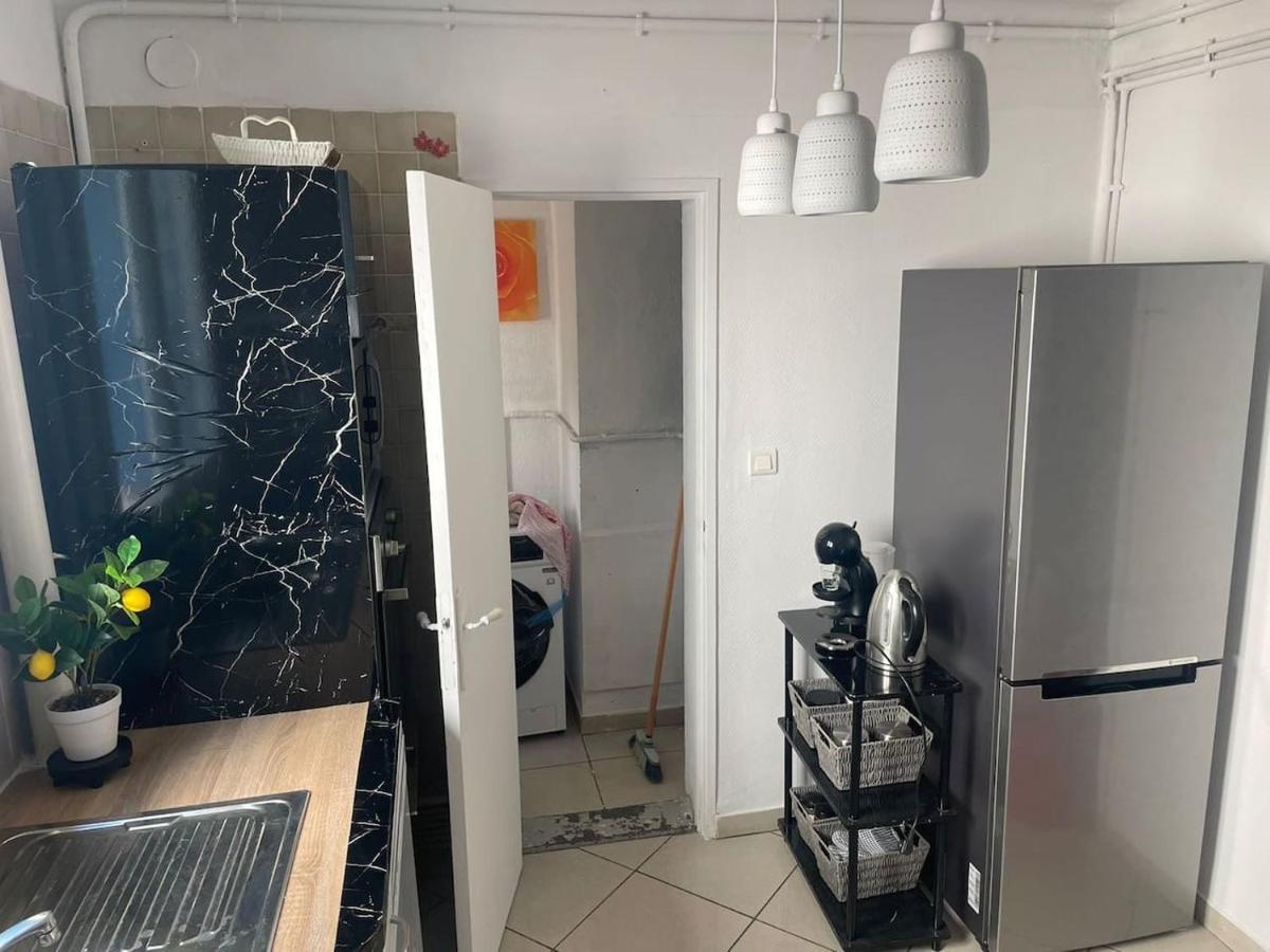 Appartement Proche Gare Tgv Nîmes Buitenkant foto